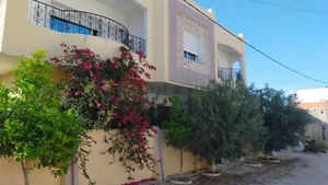 Etage Villa super standing à jinen el mansoura plage