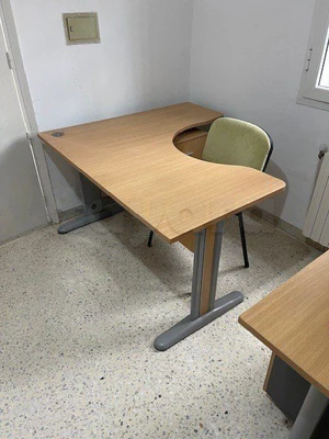 2 Bureaux Mezghani Meuble  très peu utilisés + 2 bloc tiroirs + 2 chaises