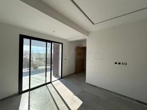 Appartement S+2 de 90m² avec grande terrasse de 70m² à Afh Mrezga