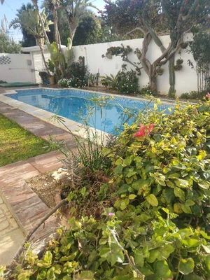 villa vide ou Meublé avec piscine a la marsa 
