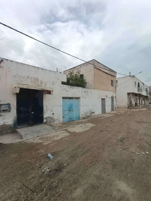 A vendre un ancien maison 220m² dans une angle à Bhar Lazreg la Marsa Tunis 