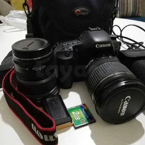Canon 7D + Plusieurs Accessoires 