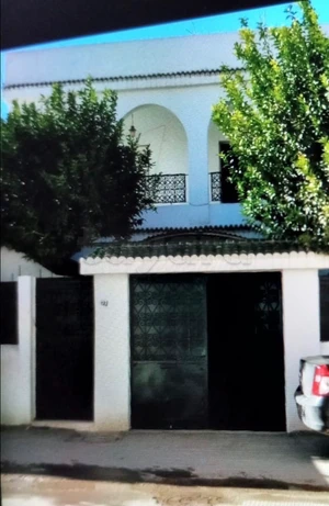 Villa  à vendre à 5min du station RFR Bougatfa