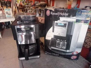 Machine a café filtre avec moulin marque Russell Hobbs