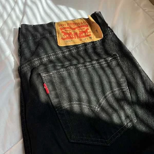 2 Jeans Levis Black on black Neuf & comme Neuf imprt du Canada  🇨🇦                                                                         30/32 & 32/30