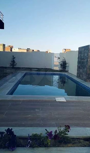 une villa avec piscine 