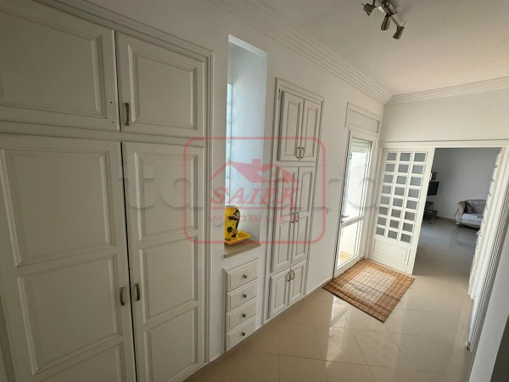 tayara - Selected image backdrop