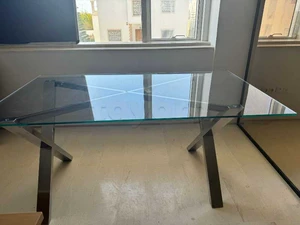 Table vitrée en inox