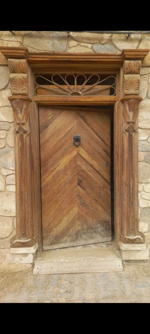 menuiserie classique avec bois dure : bois de palmier Disponible : Gabes - Djerba - Zerzis  