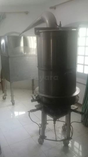 A vendre Distillateur Inox de 300 lt 2mm d epaisseur +Bac de refroidissement inox de 700 ltr +pannier inox (pour les fleurs a distiller)