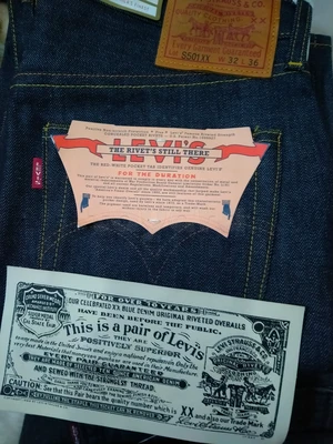 Pantalon Jean Levi's neuf avec étiquettes 