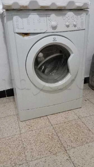 machine à laver Indesit 