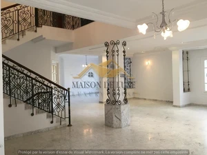 ✨✨ A louer une Immense villa pour usage bureautique  sur  3 niveaux  à Menzah 9 