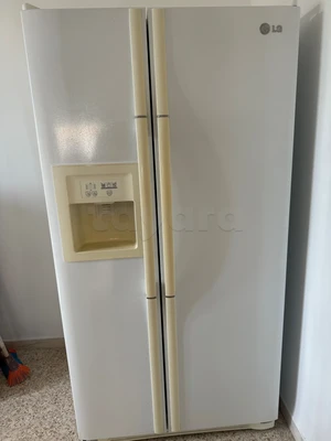 réfrigérateur LG double porte avec distributeur du glaçon 