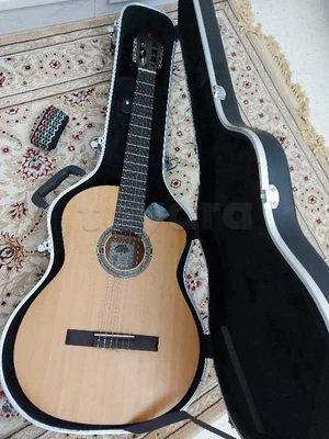 Guitar élèctro classique 4/4 Tanglewood model TWCE 2 + flight case Tanglewood + support de guitar Rtx 