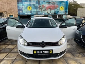 publié par HBIB AUTO - 👉GOLF 6 STYLE TDI🚘❤️👌 - GOLF 6 STYLE TDI Bande Rouge toutes Options
 tel      98214267///     53402770

A Vendre VOLKSWAGEN GOLF 6 STYLE TDI Bluemotion importée d’Allemagne toutes Options sauf Toit Voiture très très propre  
 
✅➡ TU 171 
✅➡1.6 L diesel 
✅➡Puissance : 5 Cv 
✅➡Boîte manuelle 
✅➡Kilométrage : 242 500 Km 
✅➡Mise en circulation : 14/07/2011 
✅➡Énergie : Diesel 
✅➡Couleur extérieure : Blanche 
Ecran tactile capteur Av/Ar jantes alu volant multifonction feu Led / Xénon avant / arrière, sièges chauffant, Vitres teintées d’origine, climatisation bizone, accoudoir central, 2 clés, Entretien complet déjà Fait 
PRIX : 42 000 DT. Peu négociable. Pour les sérieux, Curieux s'abstenir SVP.   tel      98214267///     53402770 - Voitures
