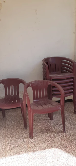 8 chaises 