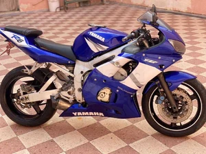 Yamaha R6 