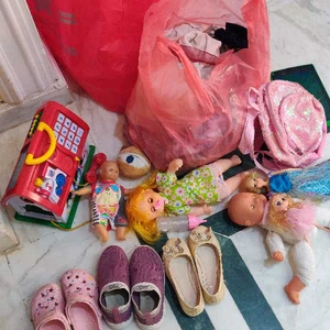 lot vêtements et jouets et chaussures pour fille 3-4 ans