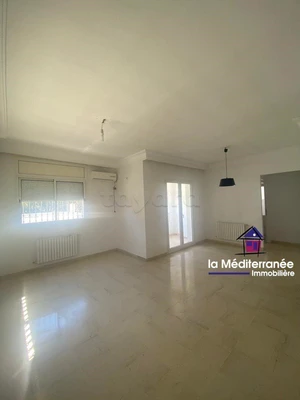 Offre de location : Un spacieux étage de villa avec une entrée indépendante d'une superficie de 200m² situé dans un bon quartier à Cité el khalil La Marsa.