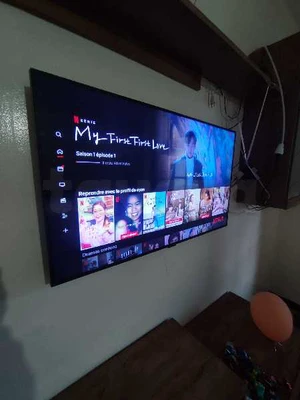 Samsung Téléviseur LED 43" 4K - UA43 CU7000 + récepteur Android avec abonnement+ support mural 