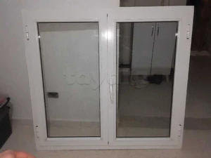 Fenêtre aluminium avec rideaux électrique 800D 
