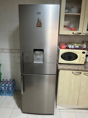Réfrigérateur Combiné BEKO NoFrost 365L Etat comme neuf