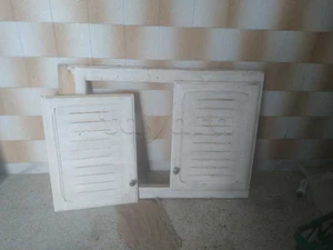 cadre et portes en bois